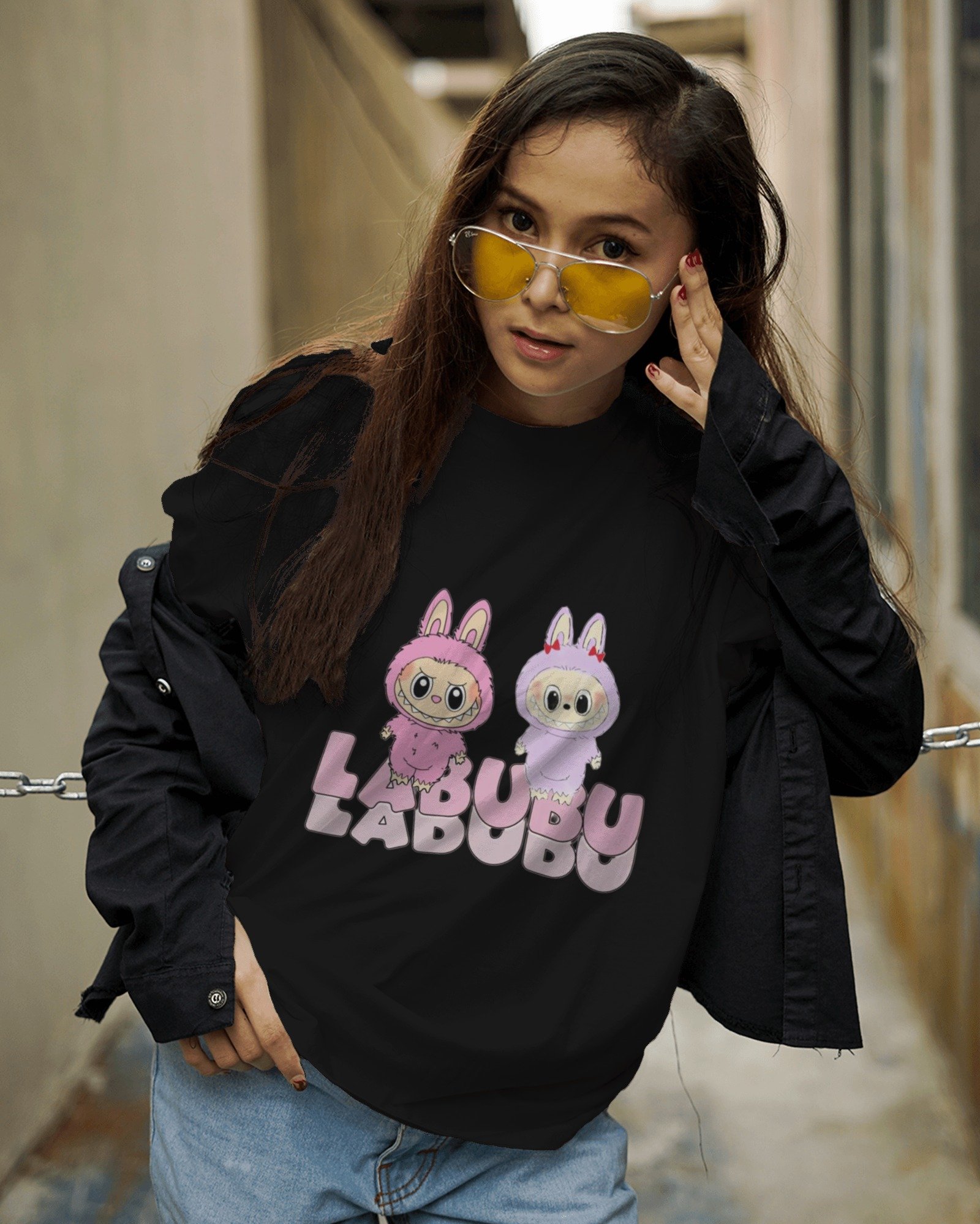 woman-with-sunglasses-and-tshirt-mockup-0010 (2)